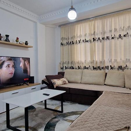 Apartment Rent Elbasan City Center 1 Buitenkant foto